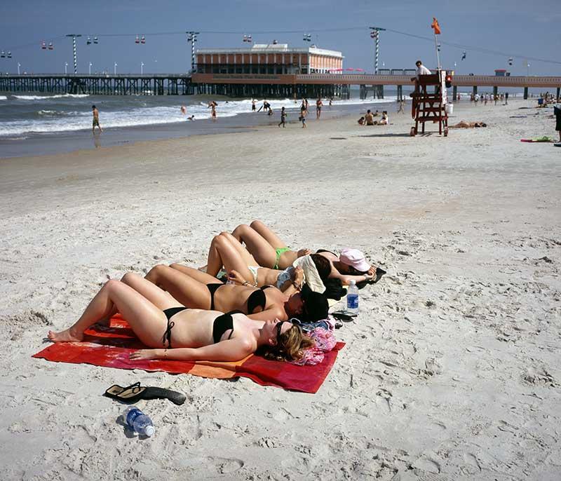 4-girls-on-beach-spring-bre 